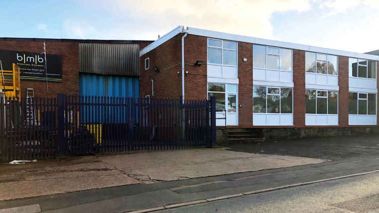 TO LET: Self Contained Industrial Warehouse Including Two Cranes