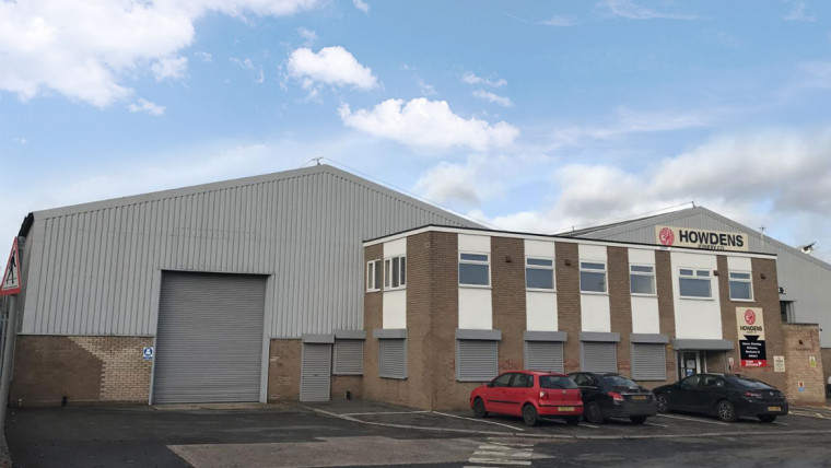 TO LET: Trade Counter / Warehouse