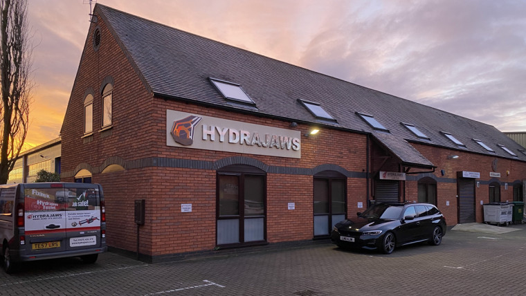 TO LET: Self-contained office with ground floor workshop / store
