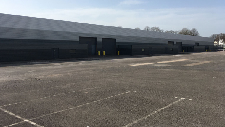 TO LET: Industrial / Warehouse Unit With Large Private Yard