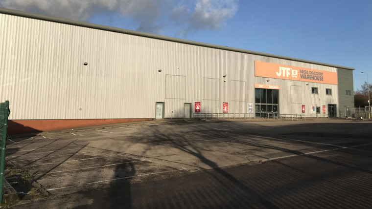 TO LET: Prominent Warehouse Premises