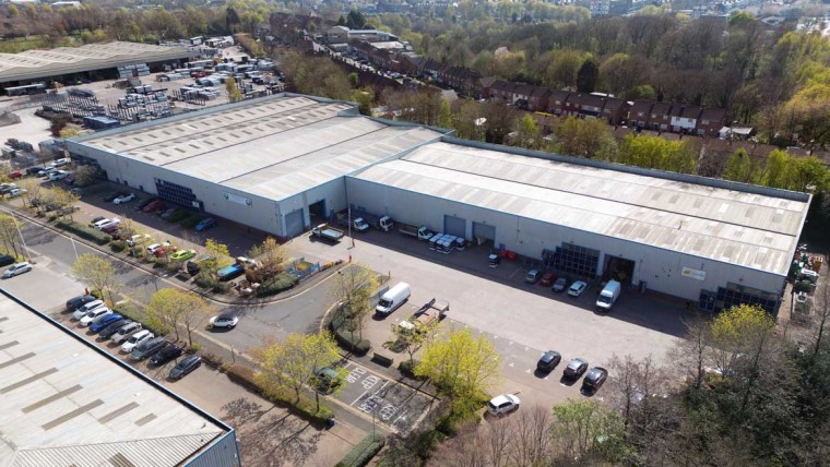 TO LET: Modern Industrial Warehouse With Offices