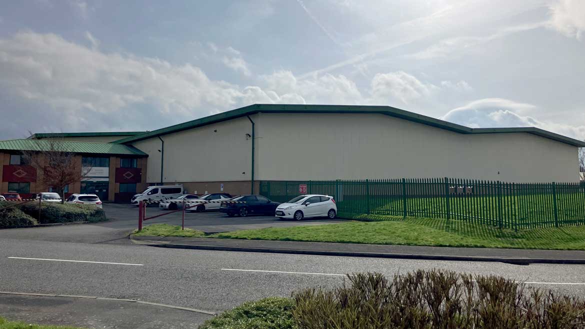 TO LET: Modern Industrial / Warehouse With Private Gated Service Yard