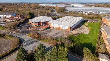 FOR SALE – Low Site Density Industrial / Warehouse Premises with Showroom