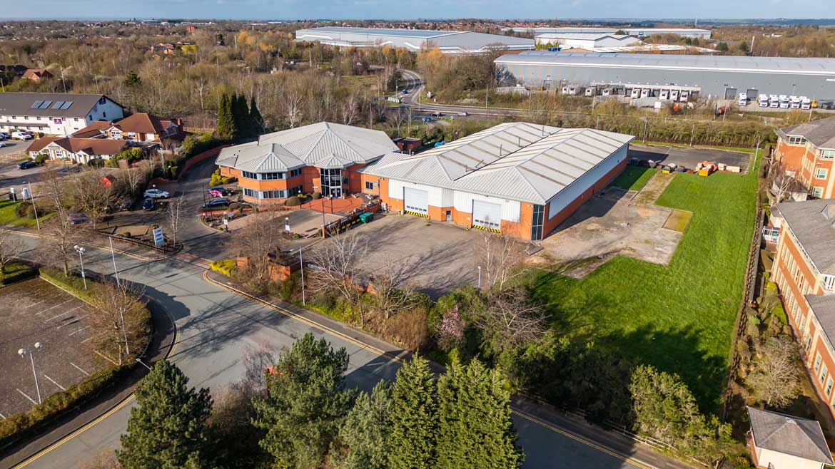 FOR SALE – Low Site Density Industrial / Warehouse Premises with Showroom