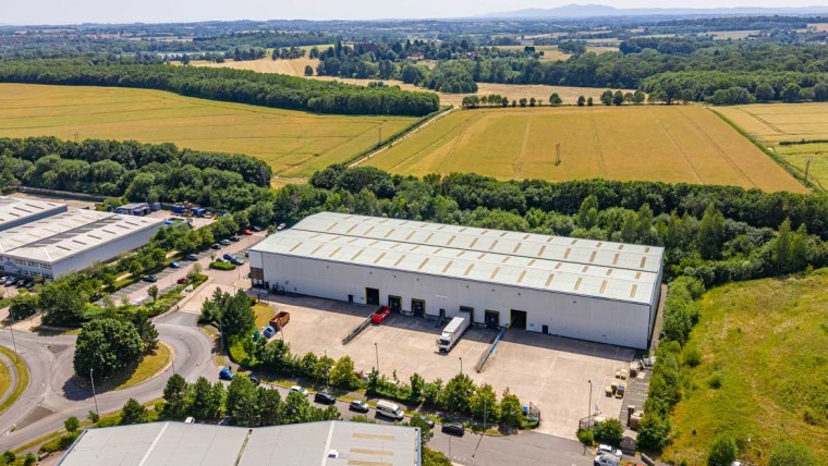 TO LET: 2nd hand refurbished warehouse with racking and lighting